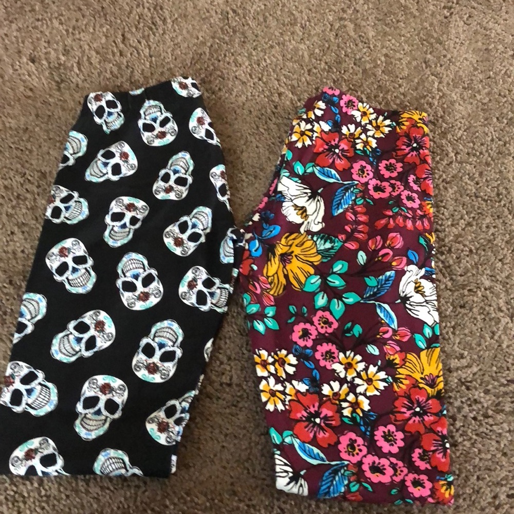 2 pairs of leggings